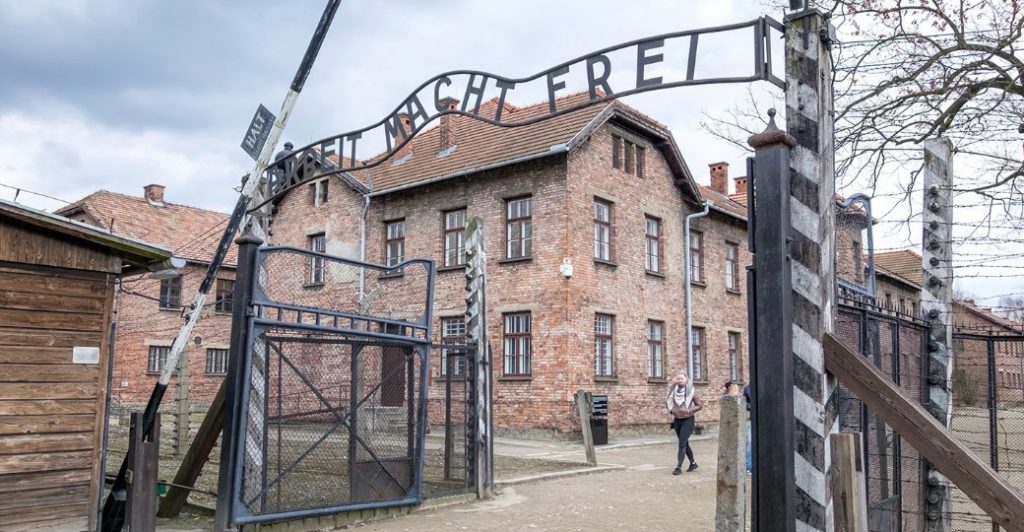 Chelsea planeja levar torcedores antissemitas para tour em Auschwitz