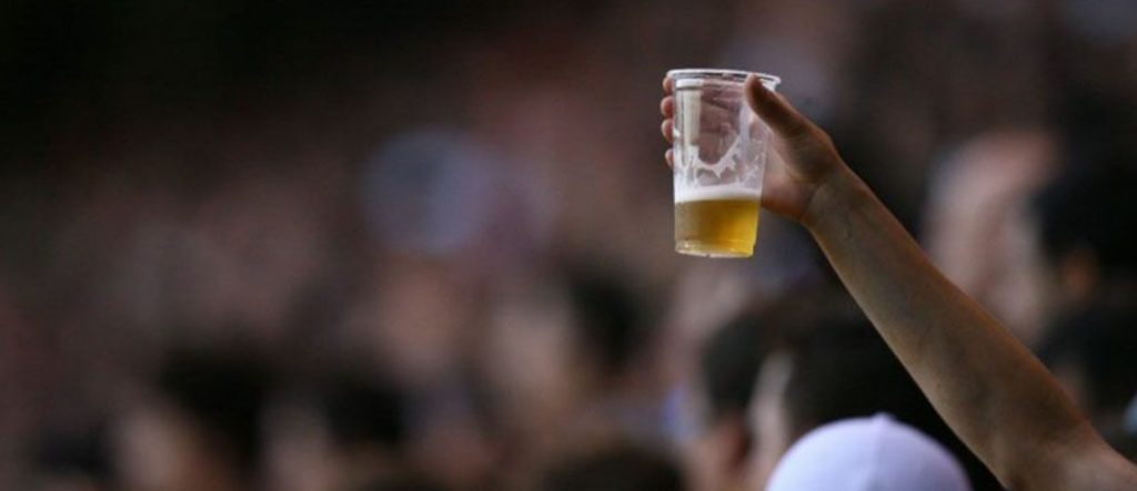 Doria vetará projeto que pede a volta da cerveja aos estádios de SP