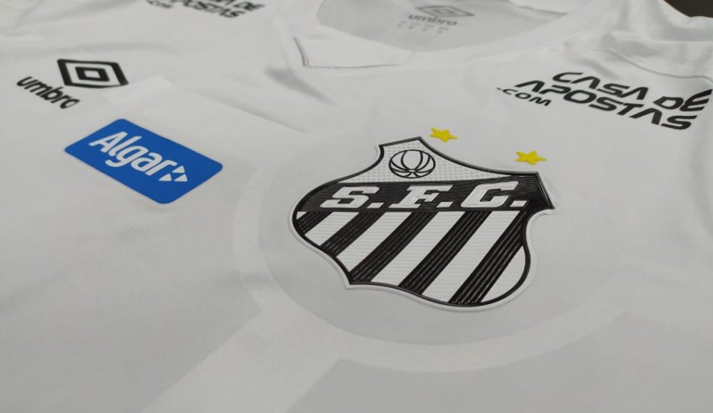 Jogadores do Santos trocam nome no uniforme pelo de mulheres