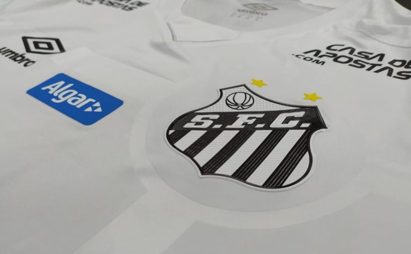 Jogadores do Santos trocam nome no uniforme pelo de mulheres