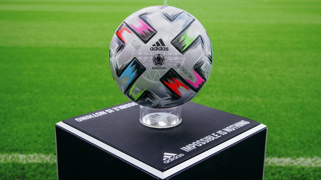 Adidas apresenta bola da fase final da Euro 2020