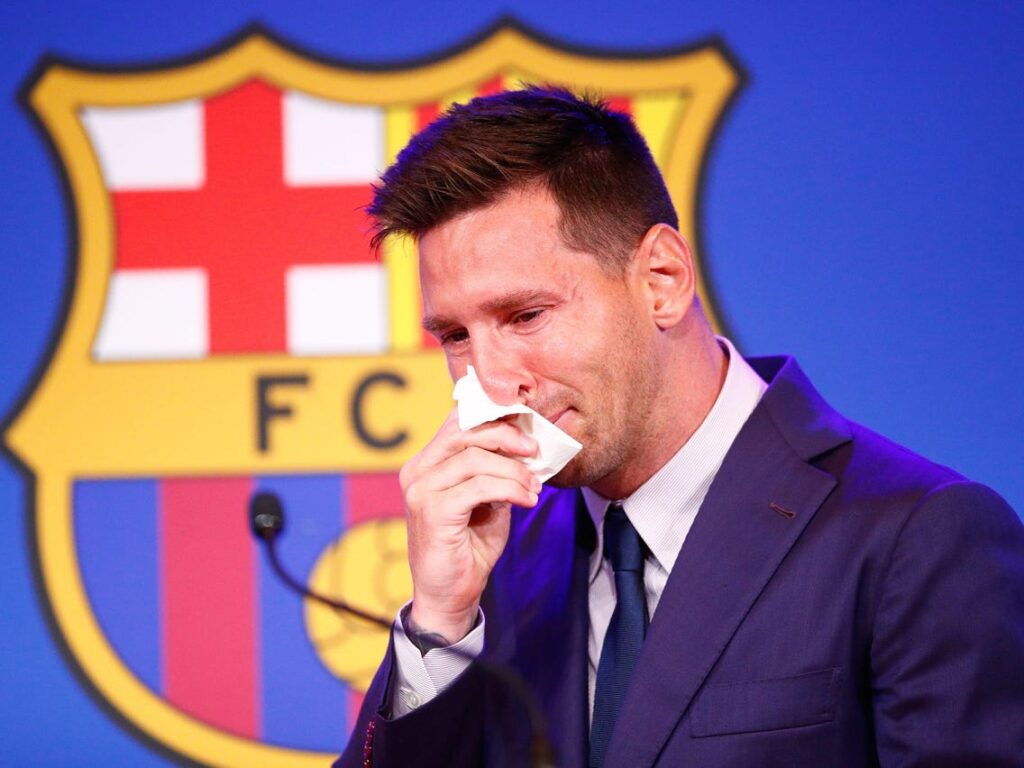 Saiba o preço do lenço usado por Lionel Messi em sua despedida do Barcelona
