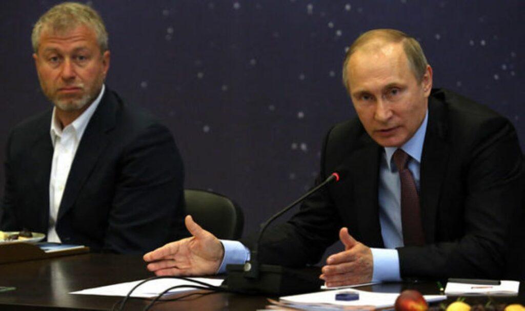 Ligado à Putin, Roman Abramovich entrega comando do Chelsea