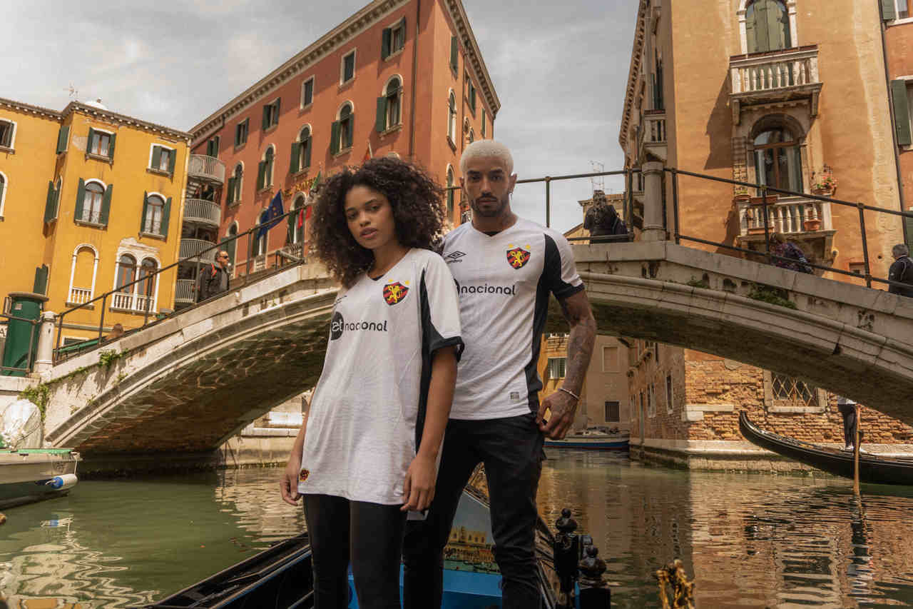 Com novo escudo, Venezia apresenta linda camisa para próxima temporada -  MKT Esportivo