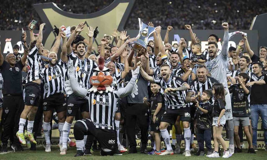 Atlético-MG e Play For a Cause leiloam medalha do Brasileirão e réplicas dos troféus conquistados em 2021