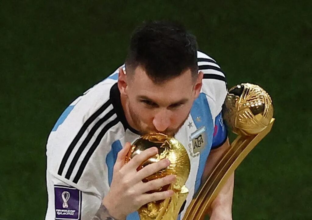 Campeão e melhor da Copa, Lionel Messi impede hegemonia da Nike no Catar
