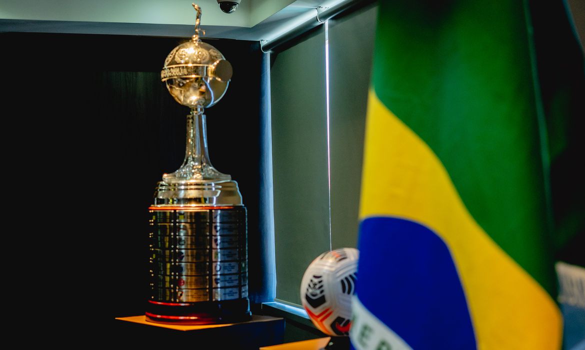 Conmebol lança 1º álbum de figurinhas da história da Libertadores, futebol