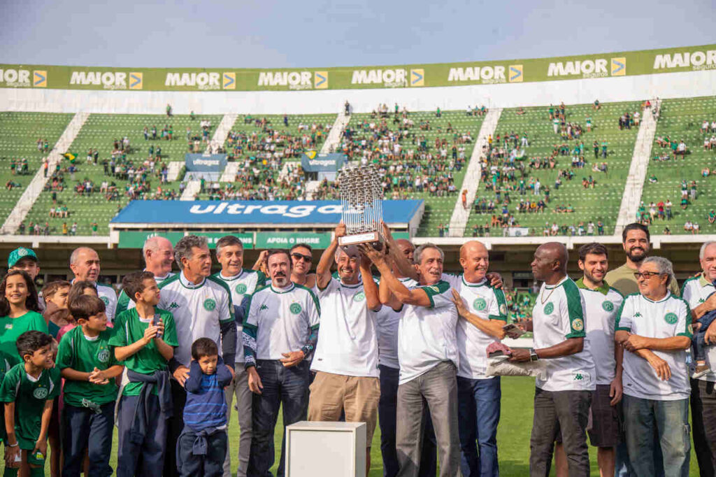 Guarani promove ação com ex-jogadores em homenagem aos 45 anos do título Brasileiro