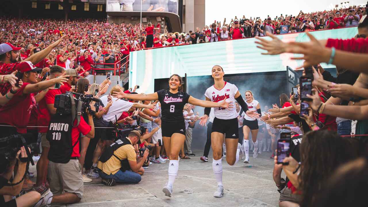 EUA: jogo de vôlei bate recorde de maior público em eventos esportivos  femininos